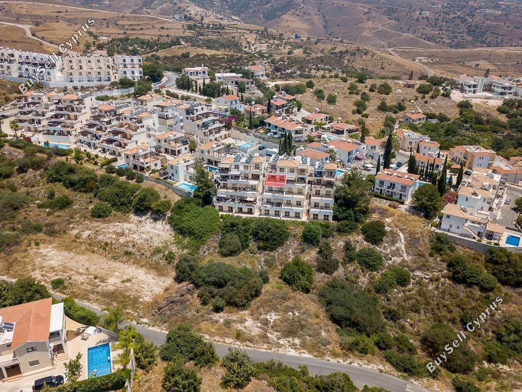 Property photo 3 of 25