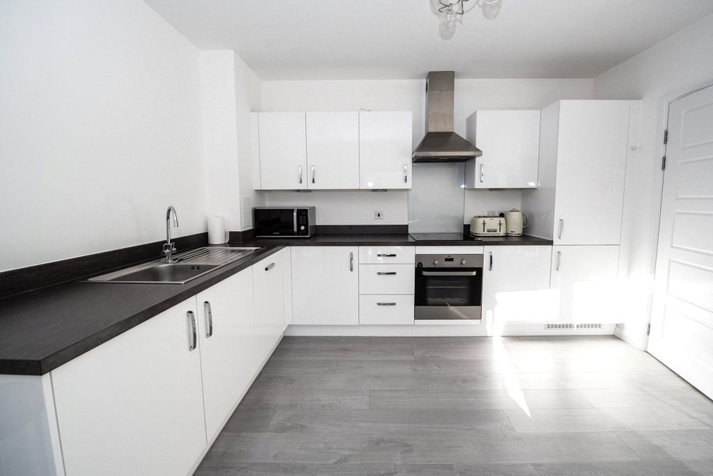 Property photo 2 of 12 Picture No. 06