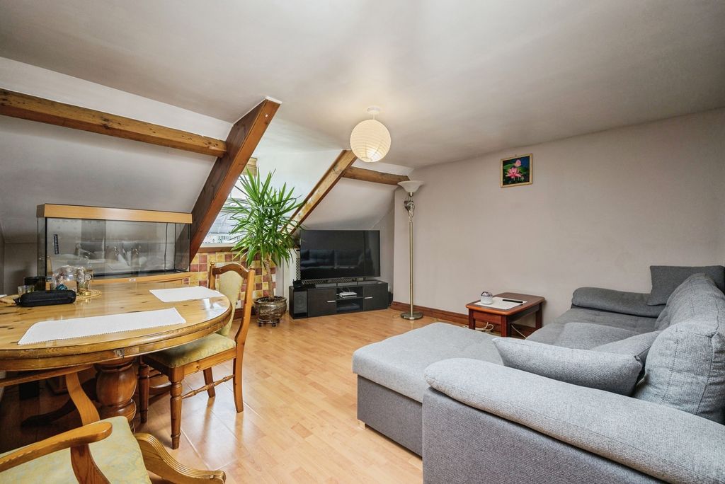 Property photo 2 of 10 Pbox-Img.Jpg
