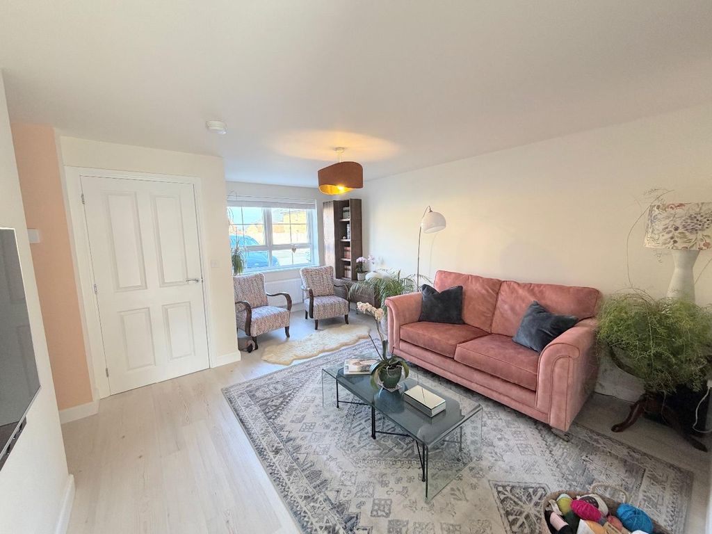 Property photo 2 of 14 Lounge