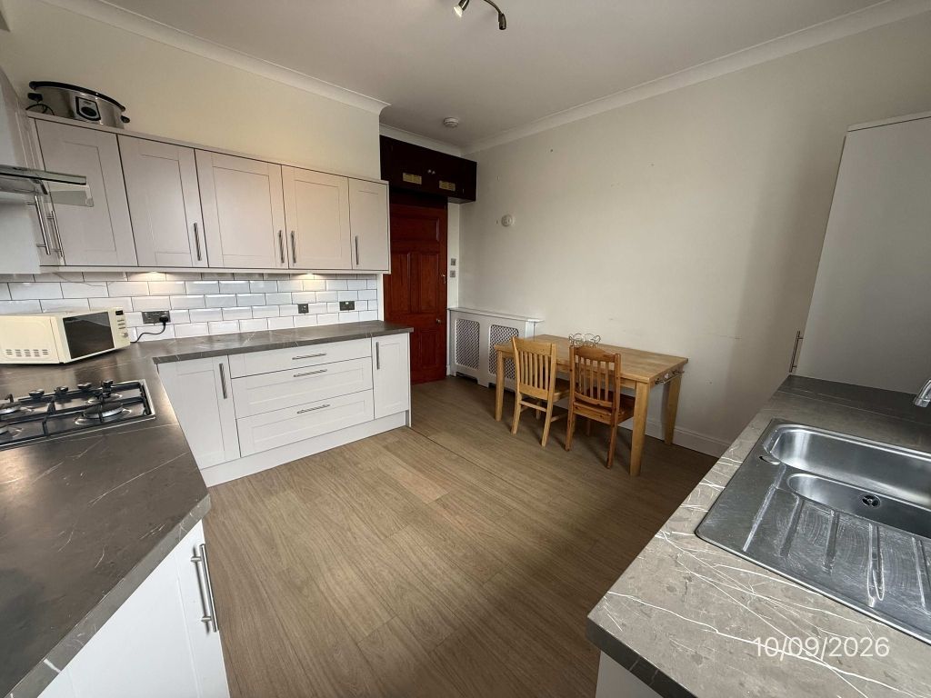Property photo 2 of 10 Dining Kitchen