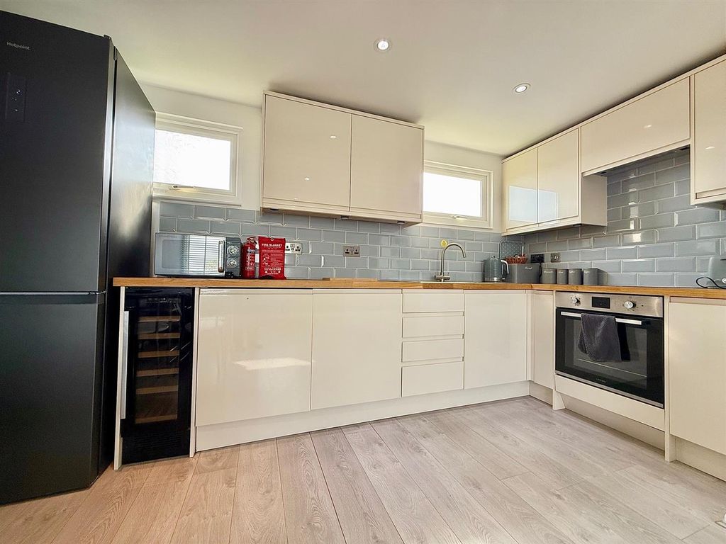 Property photo 2 of 14 Kitchen Area