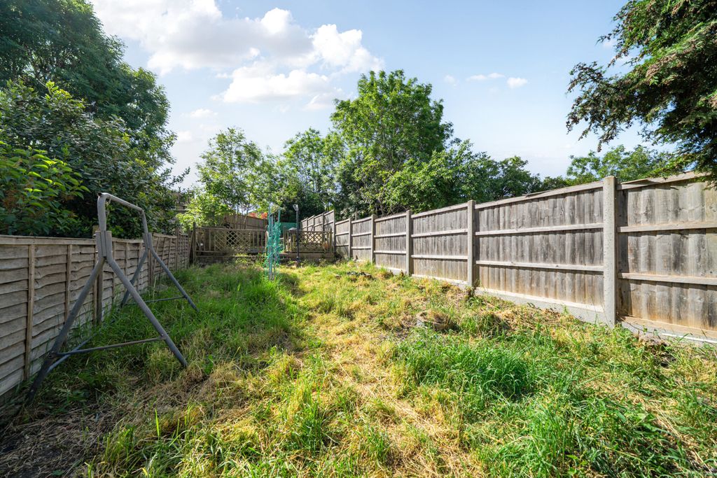 Property photo 2 of 15 1466849-8-6A15d3d...
