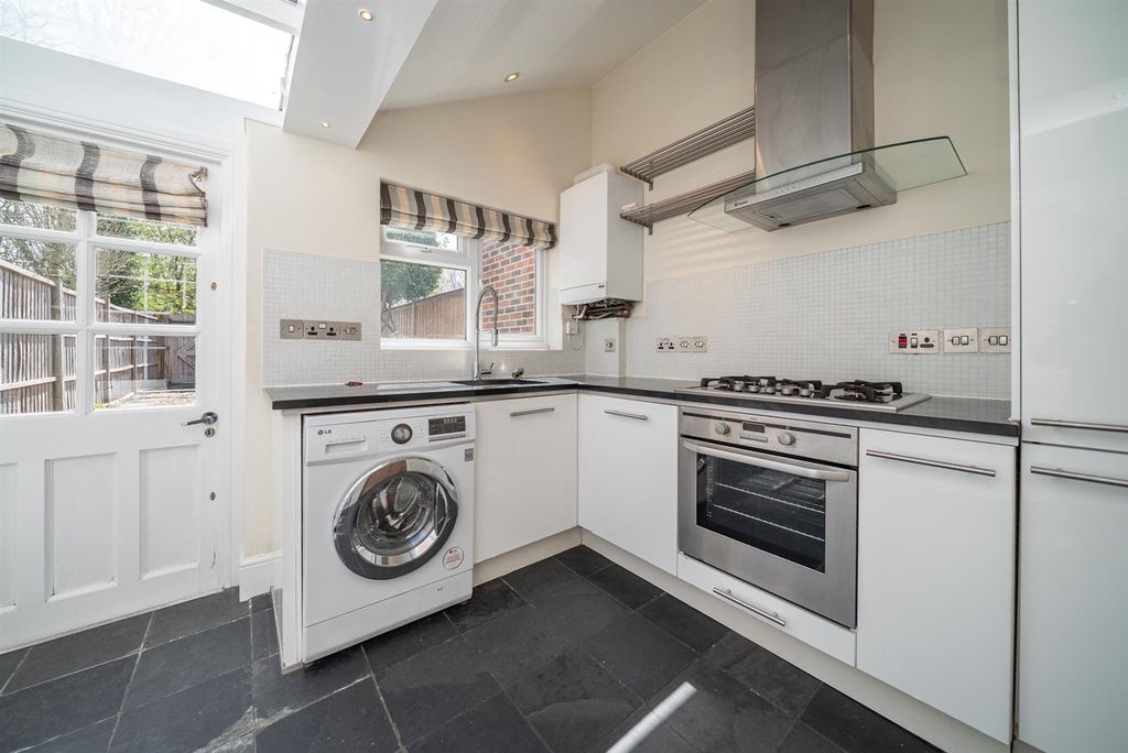 Property photo 3 of 25 7-St-Michaels-Street-09647.Jpg