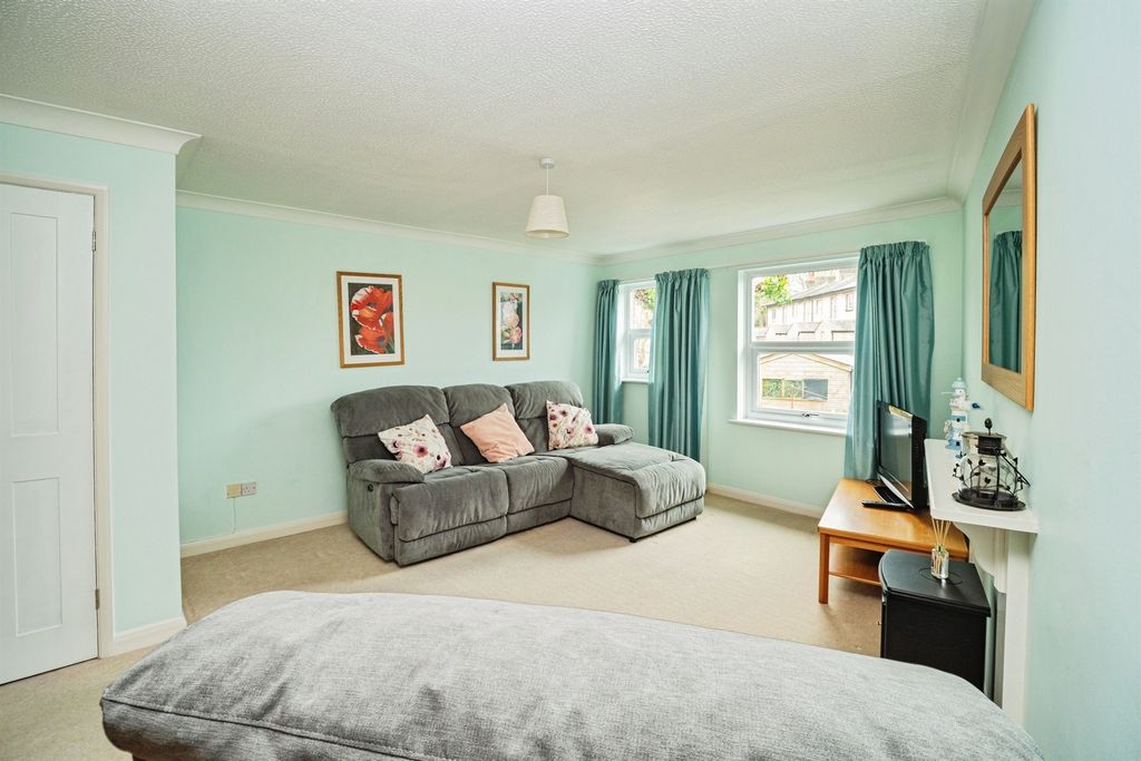 Property photo 3 of 20