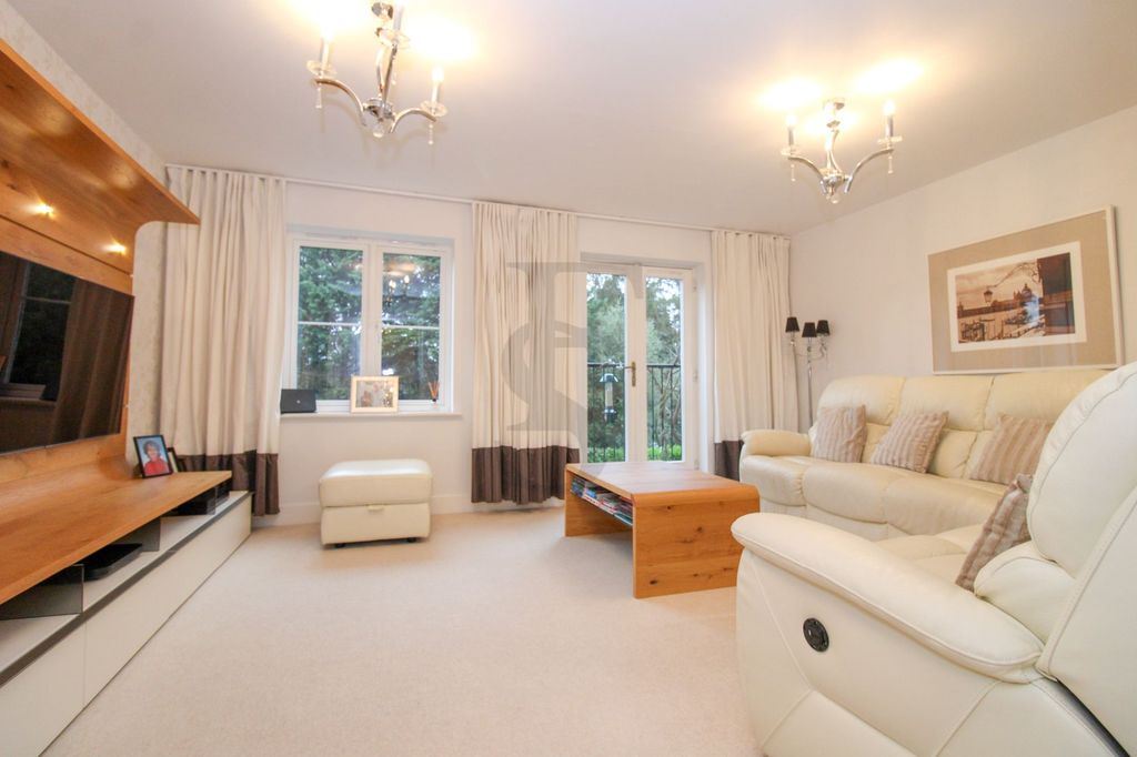 Additional image 6 of 4 bed semi-detached house for saleElm Tree Court, Stoneygate LE2