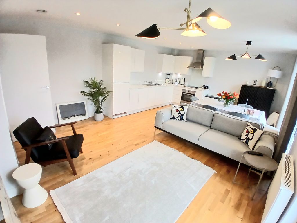 Property photo 3 of 21 Image