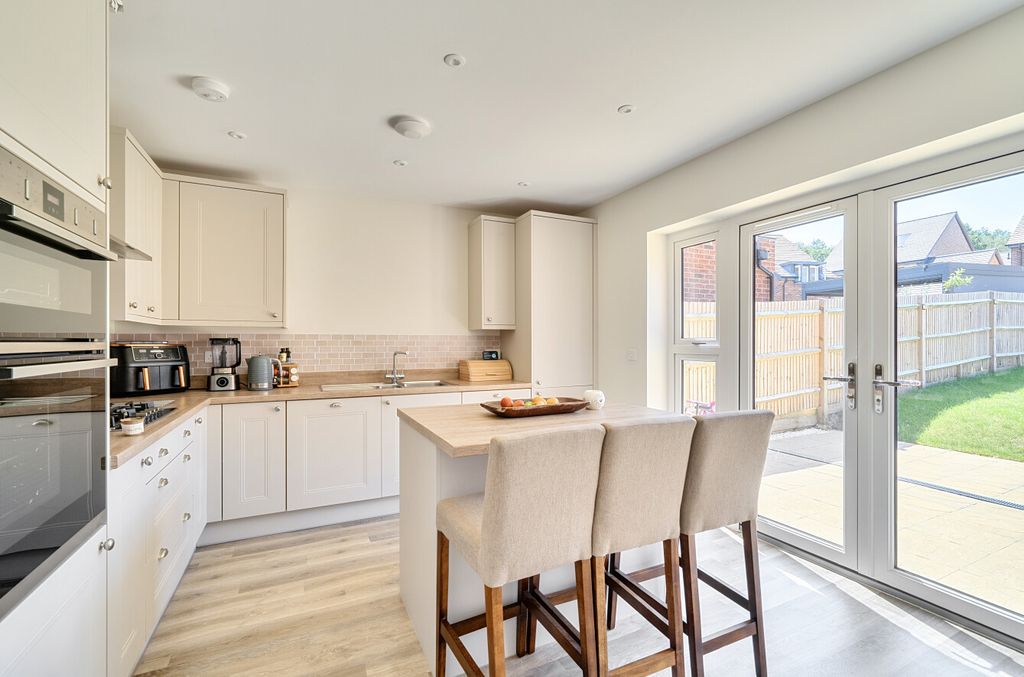Property photo 2 of 14 1484069-23-6A3E89...