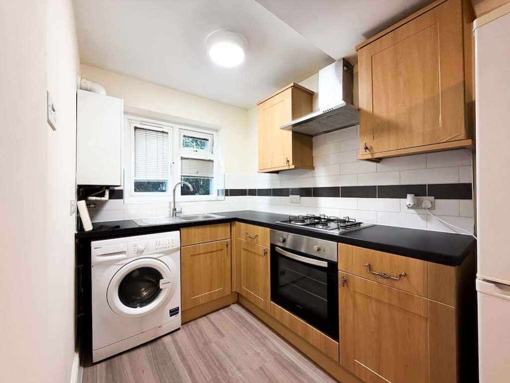 Property photo 3 of 8 87d35591-8E07-4112-Adeb-Ffbe4B2630Ed
