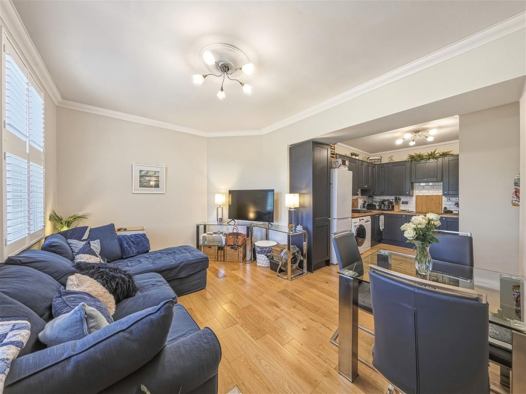 Property photo 2 of 32 6 St Marys Court (28).Jpg