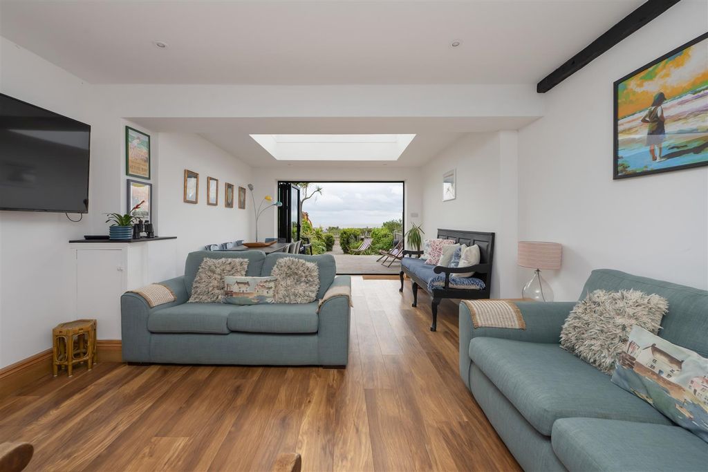 Property photo 3 of 25 Swalecliffe, Herne Bay