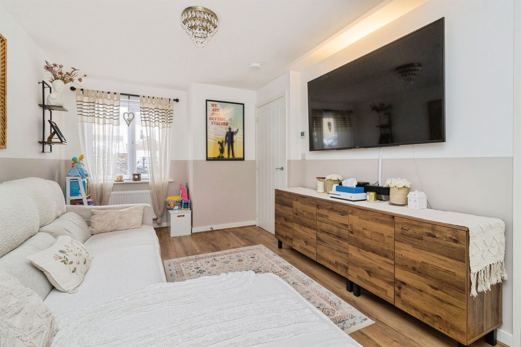 Property photo 3 of 24