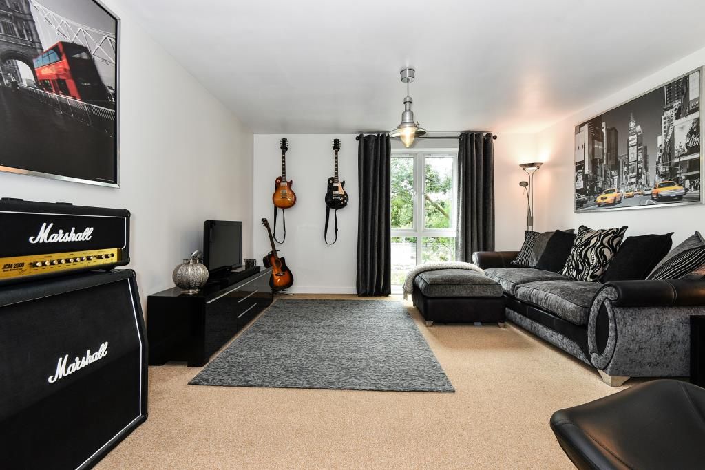 Property photo 3 of 9 Living Room