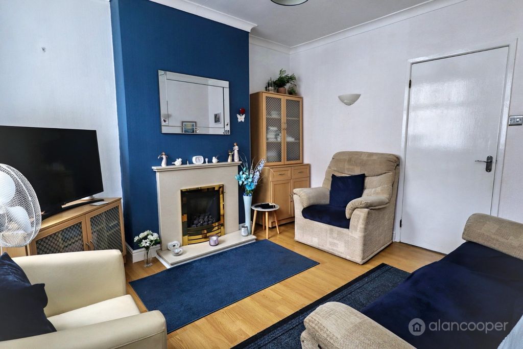 Property photo 2 of 13 5390984