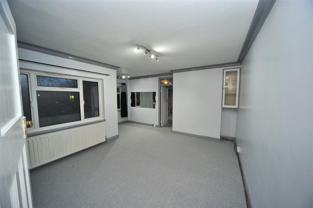 Property photo 2 of 18 73DC-Liv-Pov1E-9383.Jpg