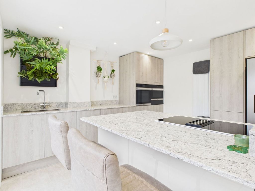 Property photo 3 of 24