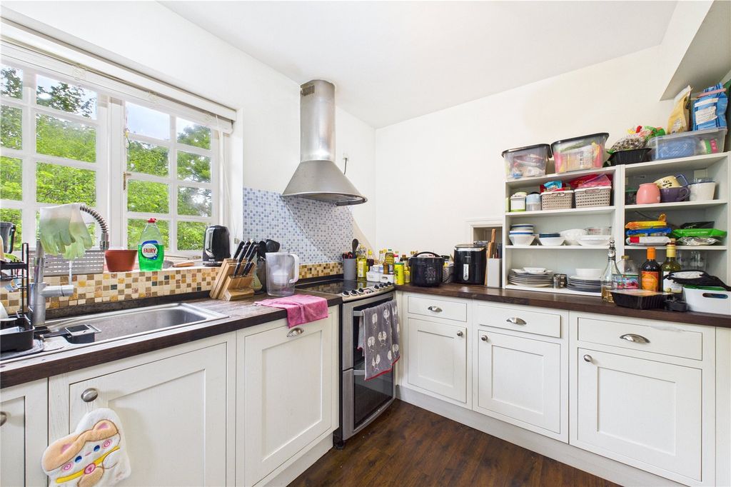 Property photo 2 of 11 Kitchen