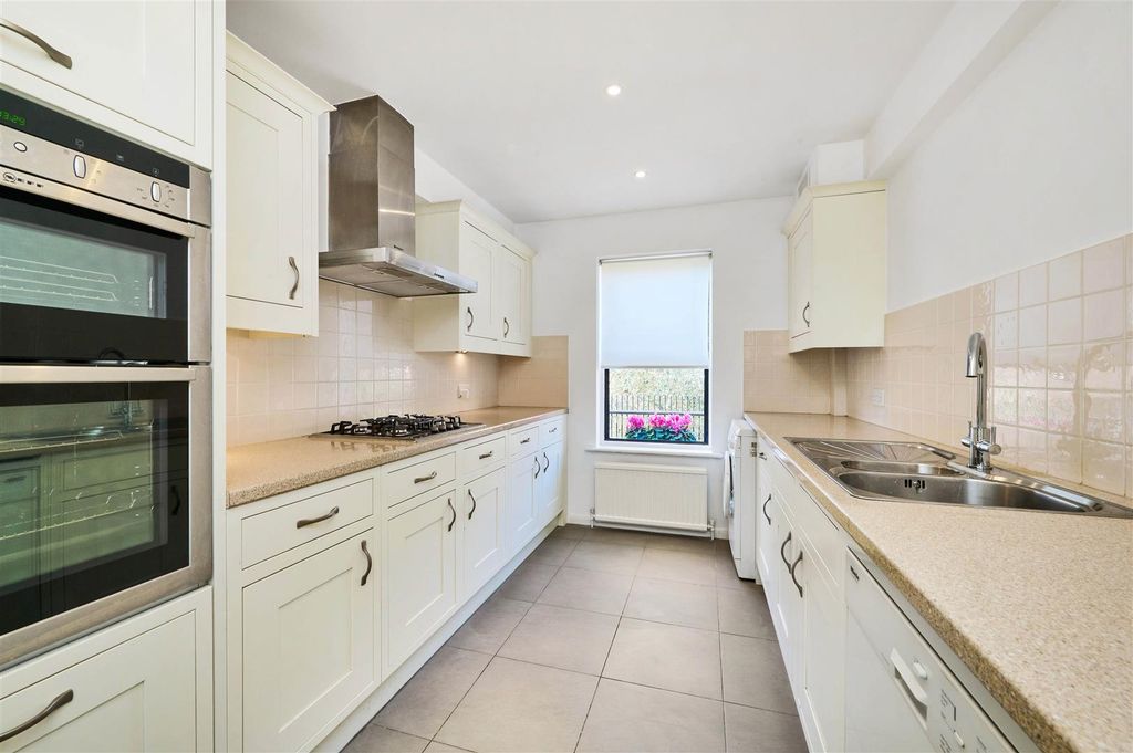 Property photo 3 of 31 Asr_-_Haygarth_Place__Sw19_5Bx_5.Jpg