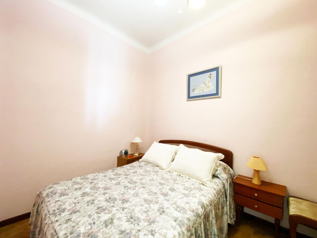 Property photo 2 of 33
