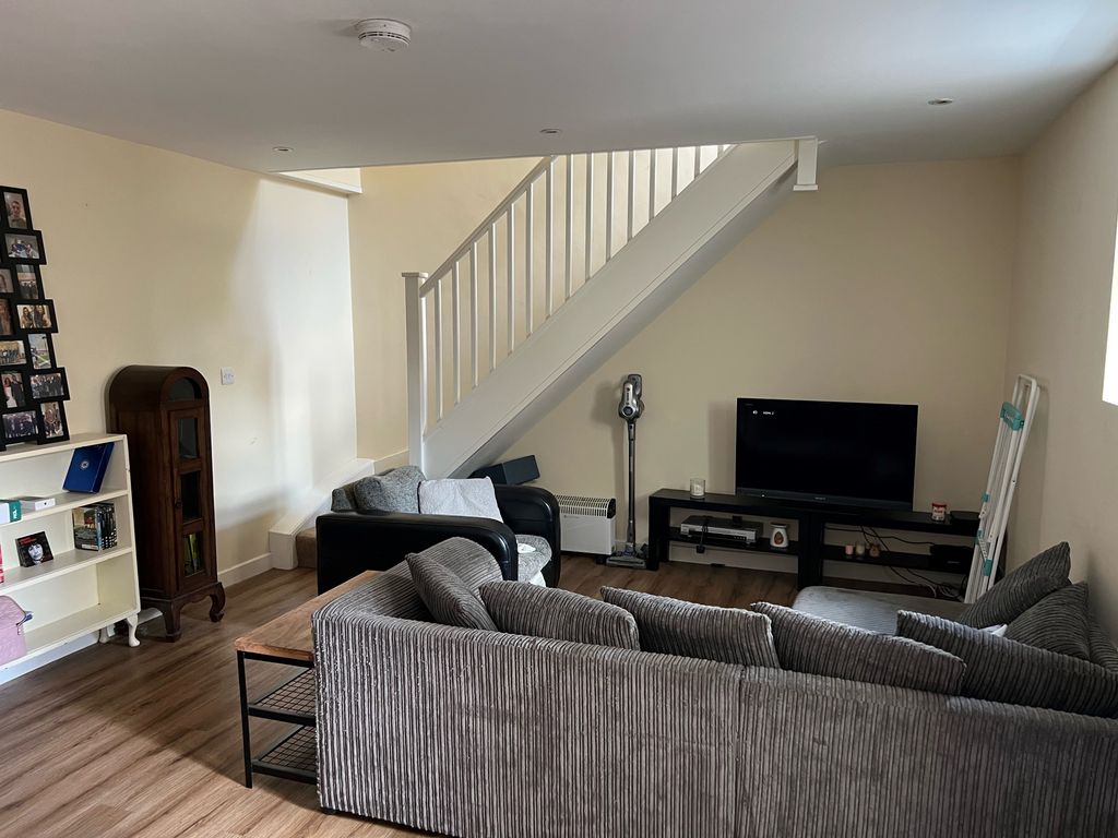 Property photo 2 of 8