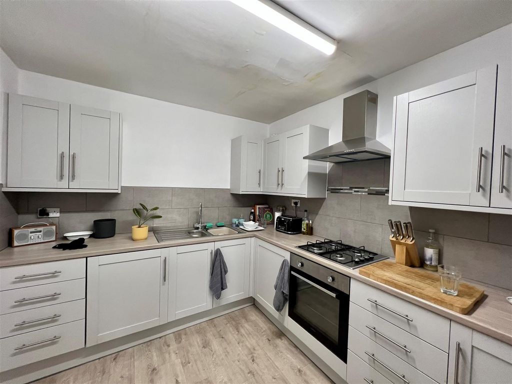 Property photo 3 of 10 26 Park Kitchen.Jpg