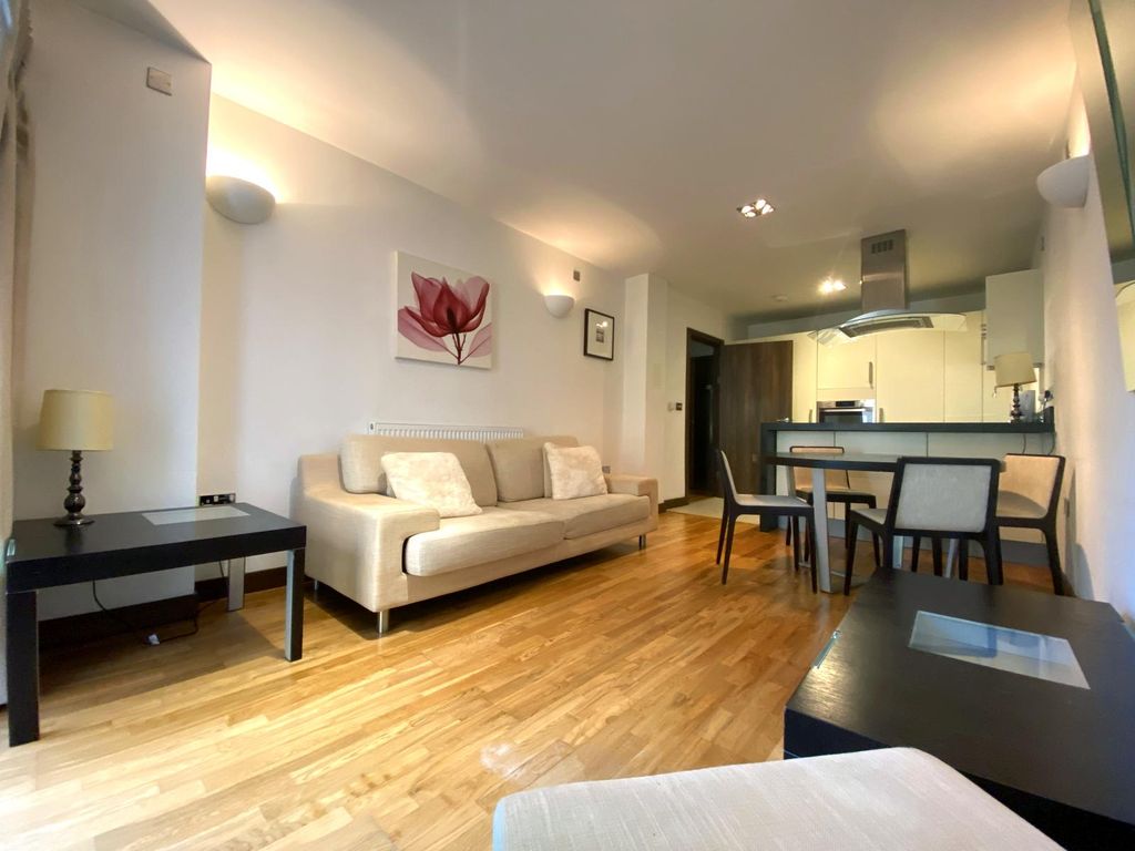 Property photo 1 of 13 Modern High Spec 1 Bedroom Apartment With Court Yard View, Sw11