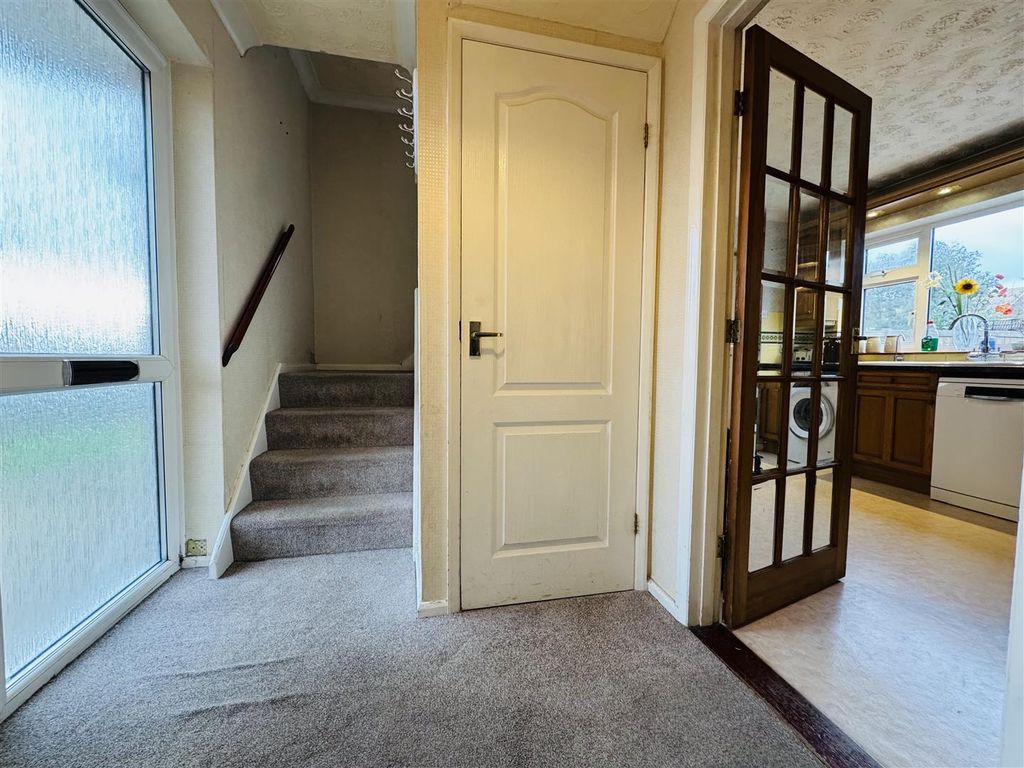 Property photo 2 of 20 Entrance Hall: