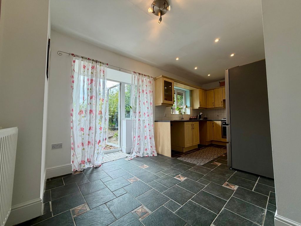 Property photo 3 of 14 Kitchen
