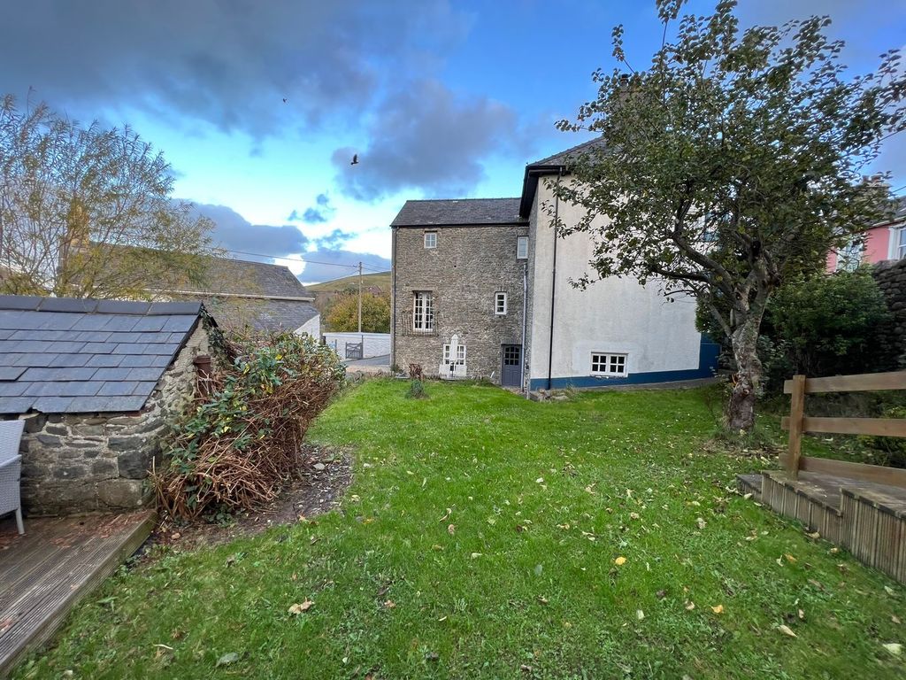 Property photo 2 of 50