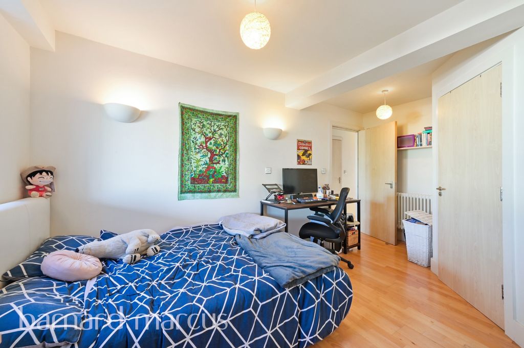 Property photo 3 of 9 Bedroom