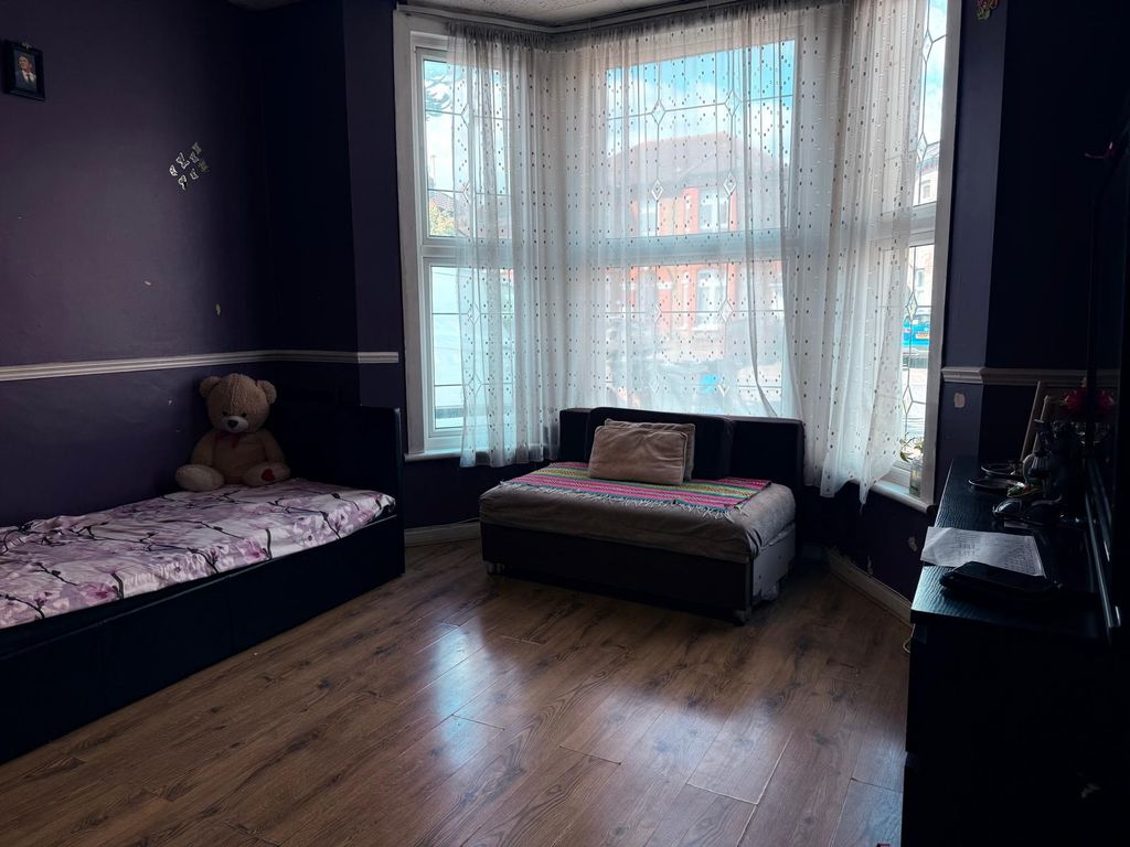 Property photo 3 of 7 Gallery