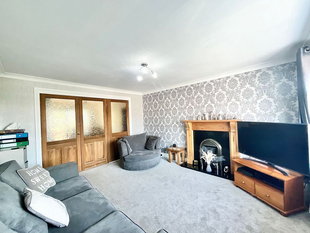 Property photo 3 of 34