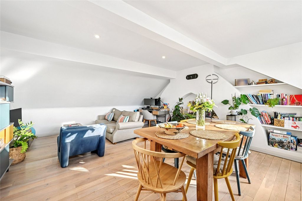 Property photo 2 of 16 Picture No. 14