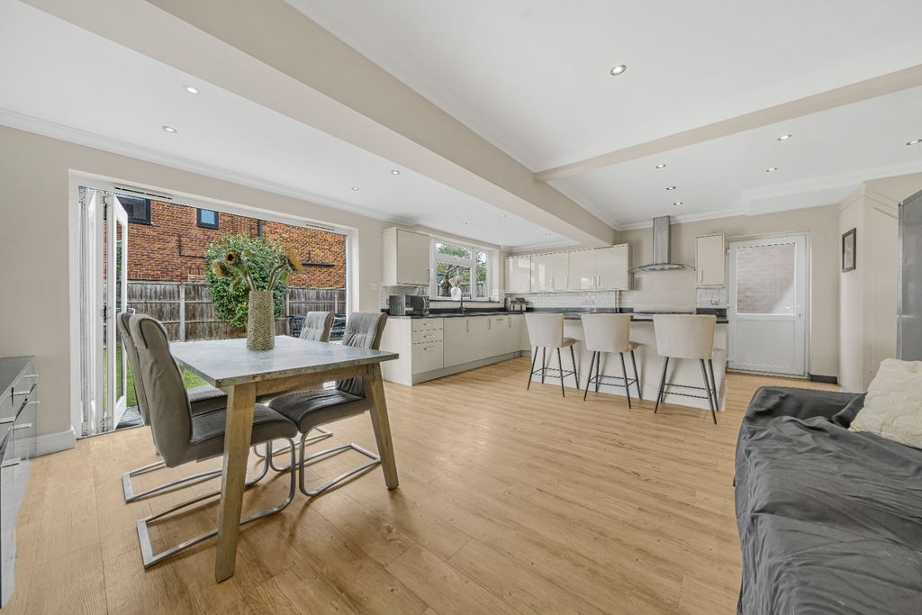 Property photo 2 of 25 5426992