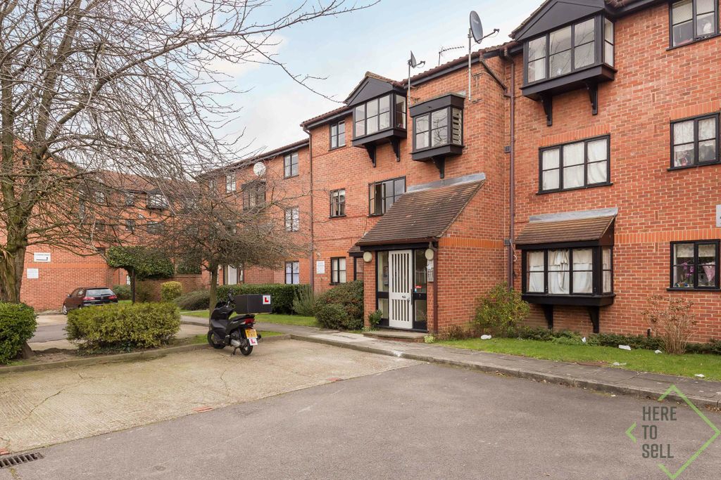 Property photo 2 of 10 Warwick Gardens-2