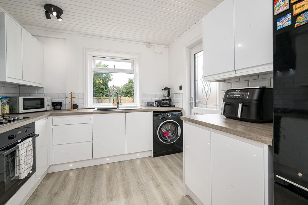 Property photo 2 of 15 Kitchen