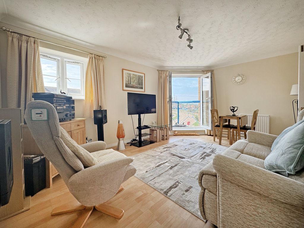 Property photo 2 of 28