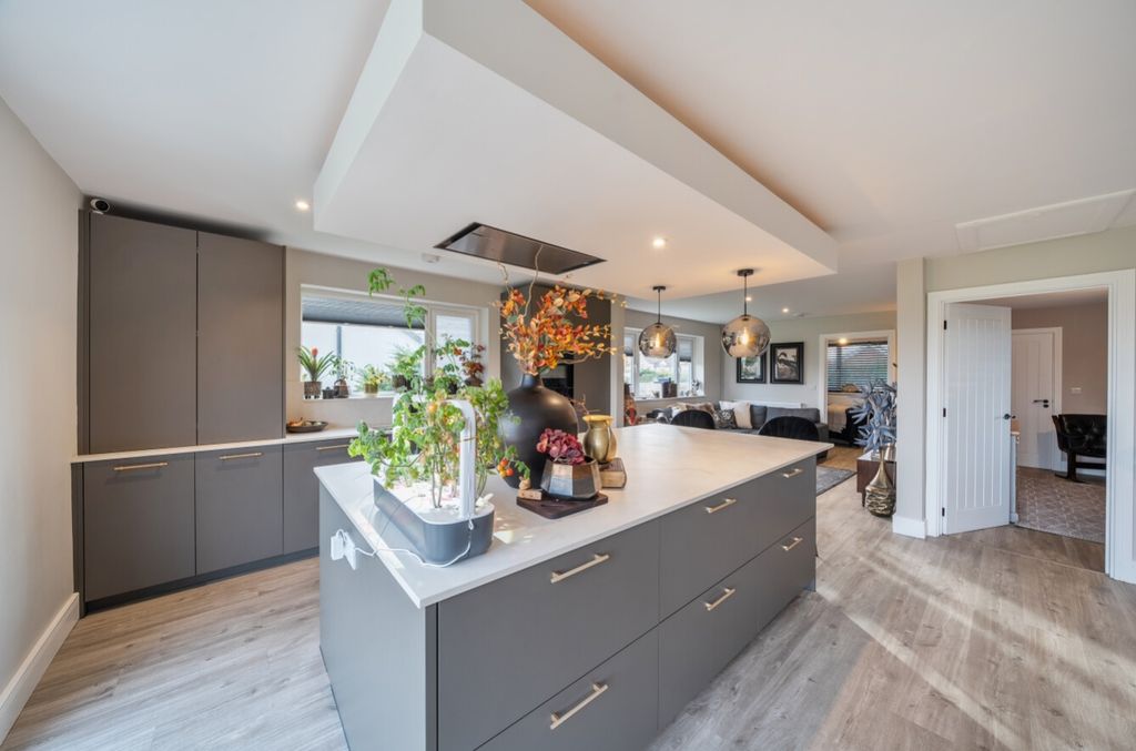 Property photo 2 of 28 1415506-7-6994d319029Eb