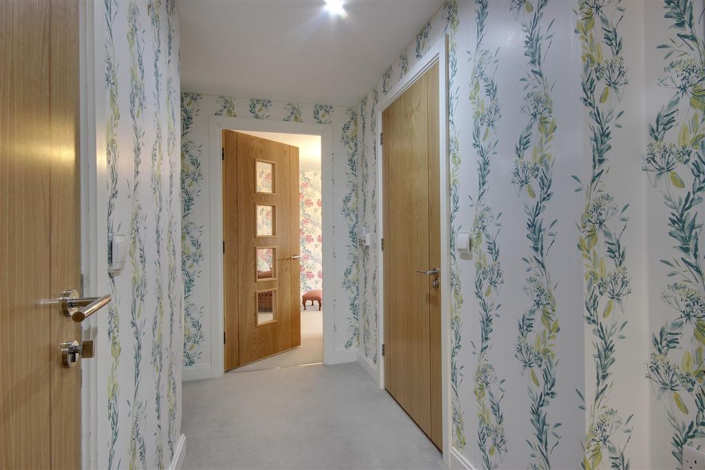 Property photo 3 of 12 Entrance Hallway