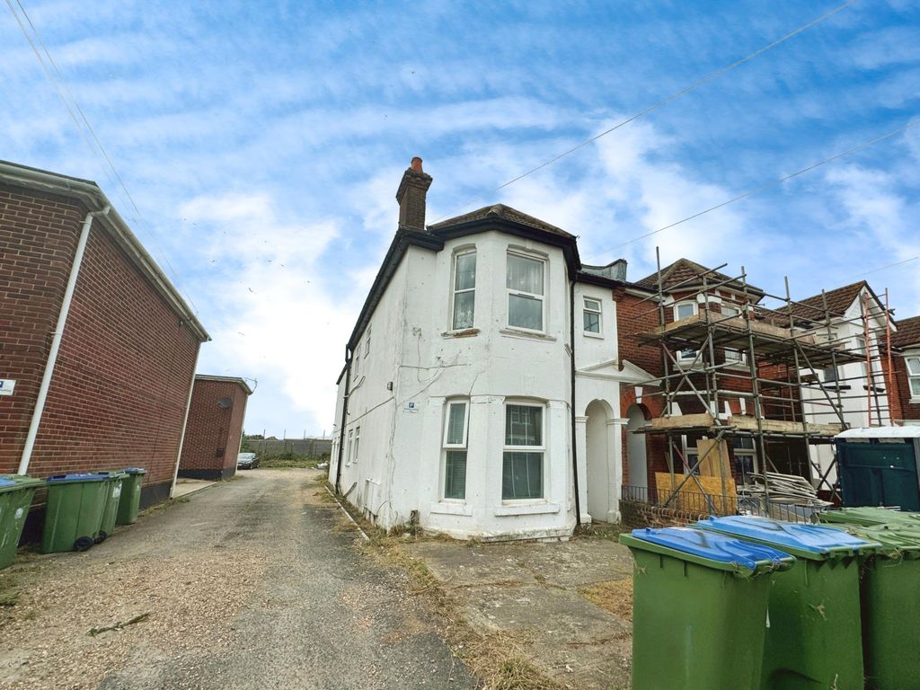 Property photo 1 of 15 External