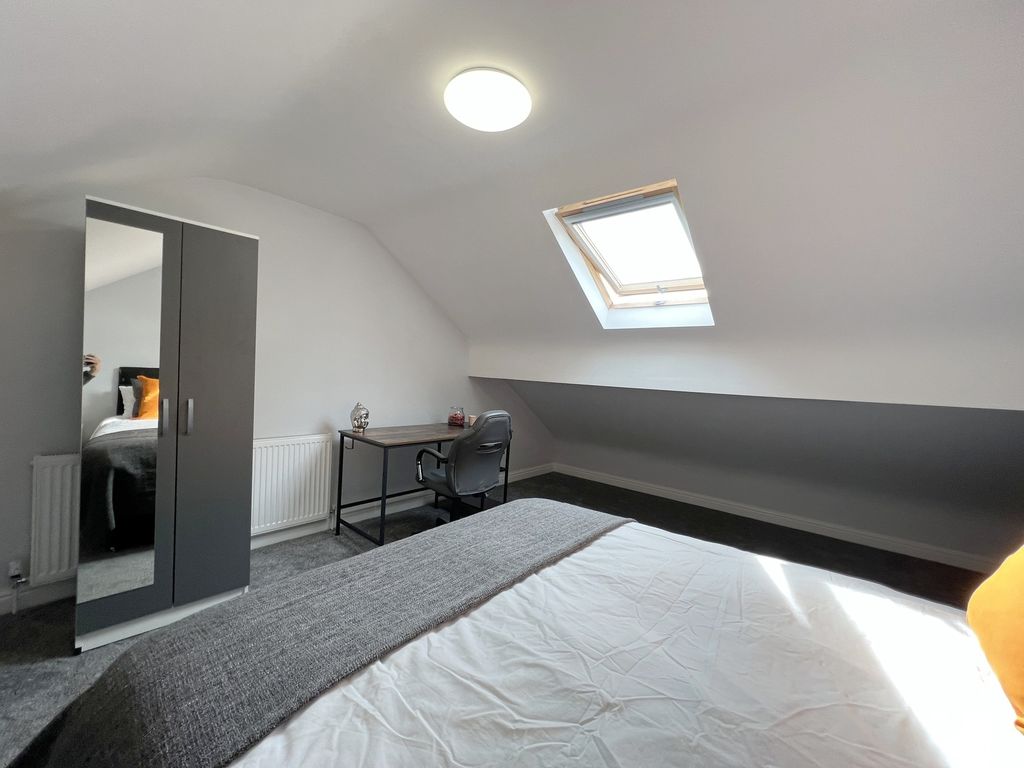 Property photo 2 of 9 Bedroom 6