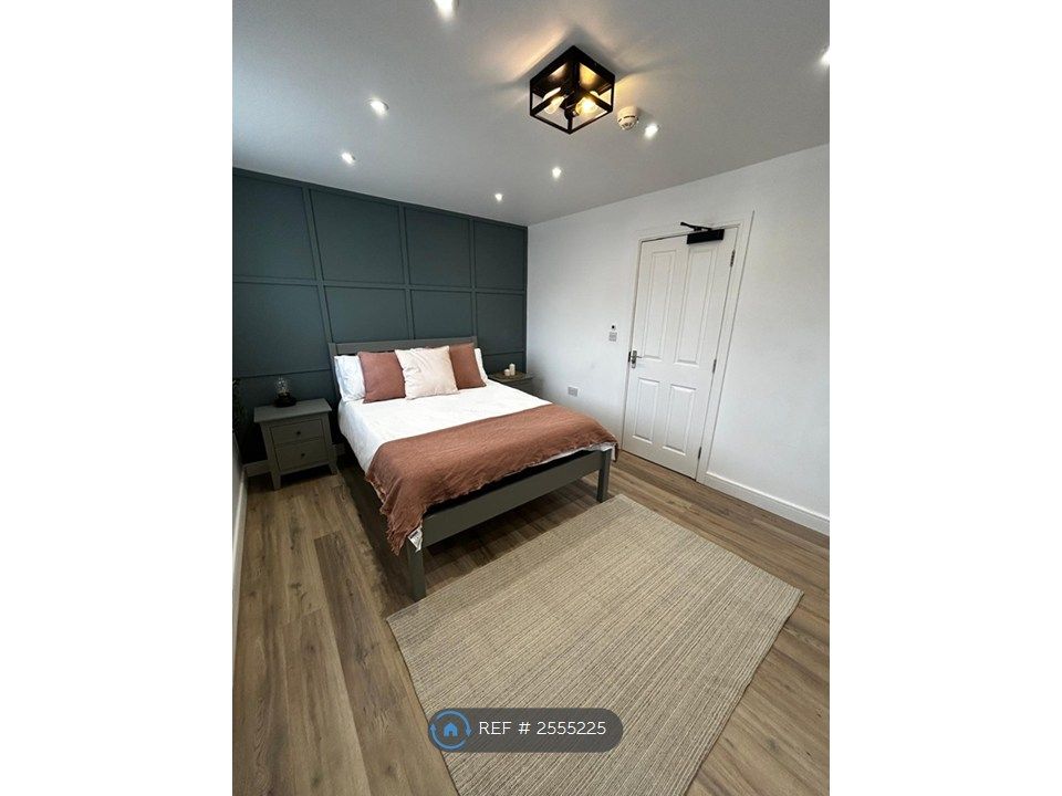 Property photo 1 of 10 Room 4