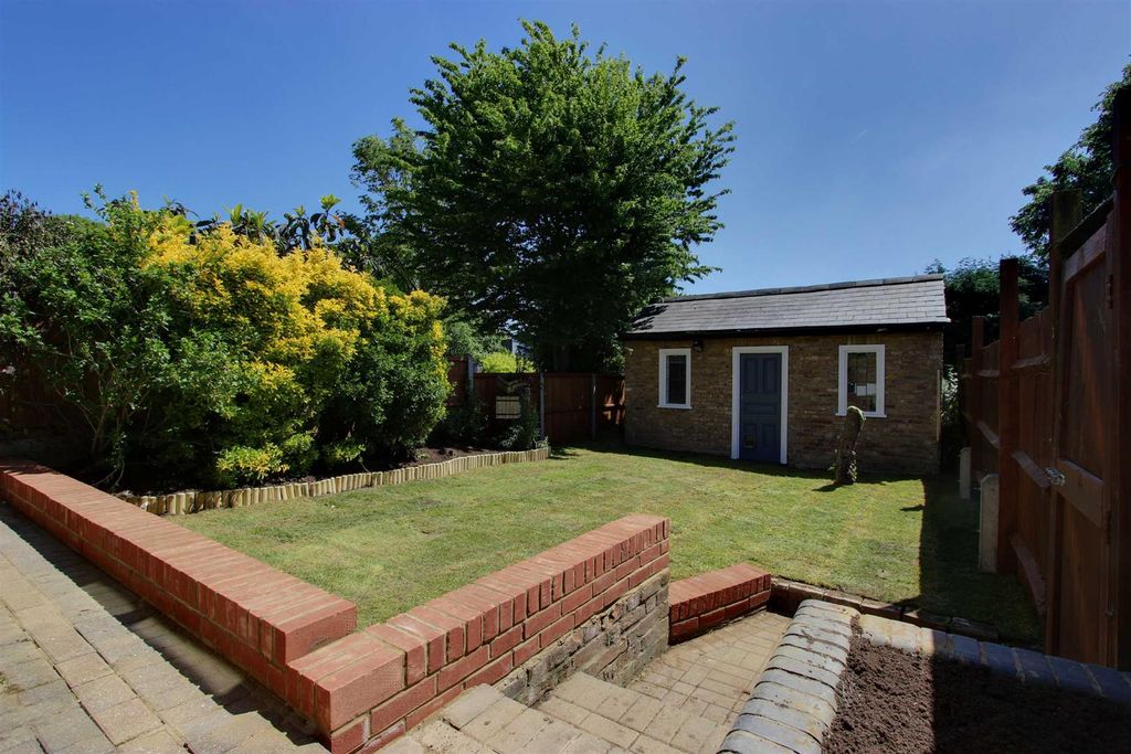 Property photo 3 of 19