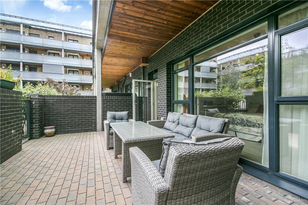 Property photo 3 of 14 Terrace