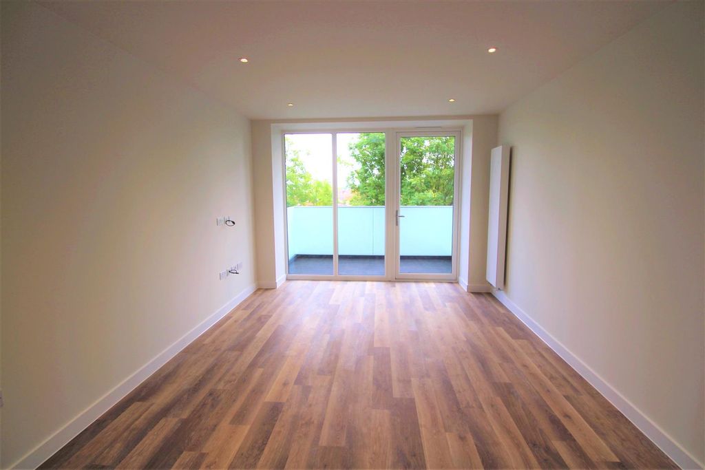 Property photo 3 of 7 Reception Room.Jpg