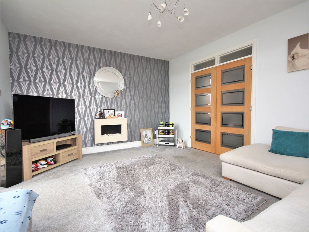 Property photo 3 of 27