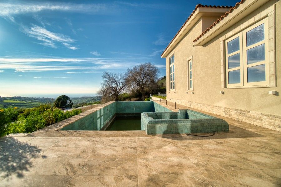 Property photo 1 of 33