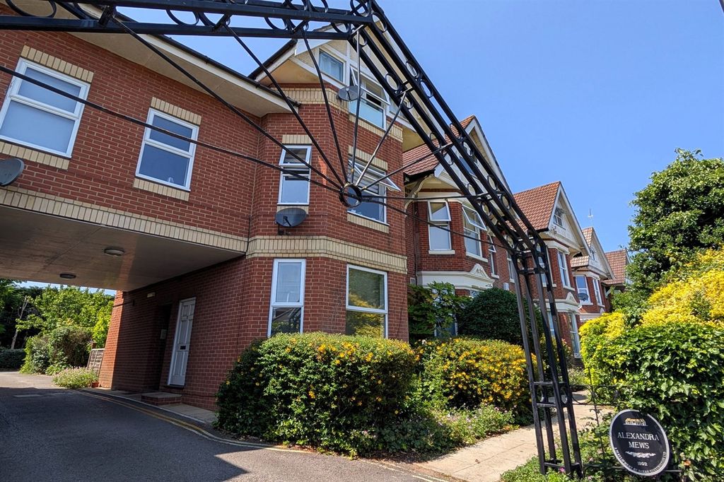 Property photo 1 of 7