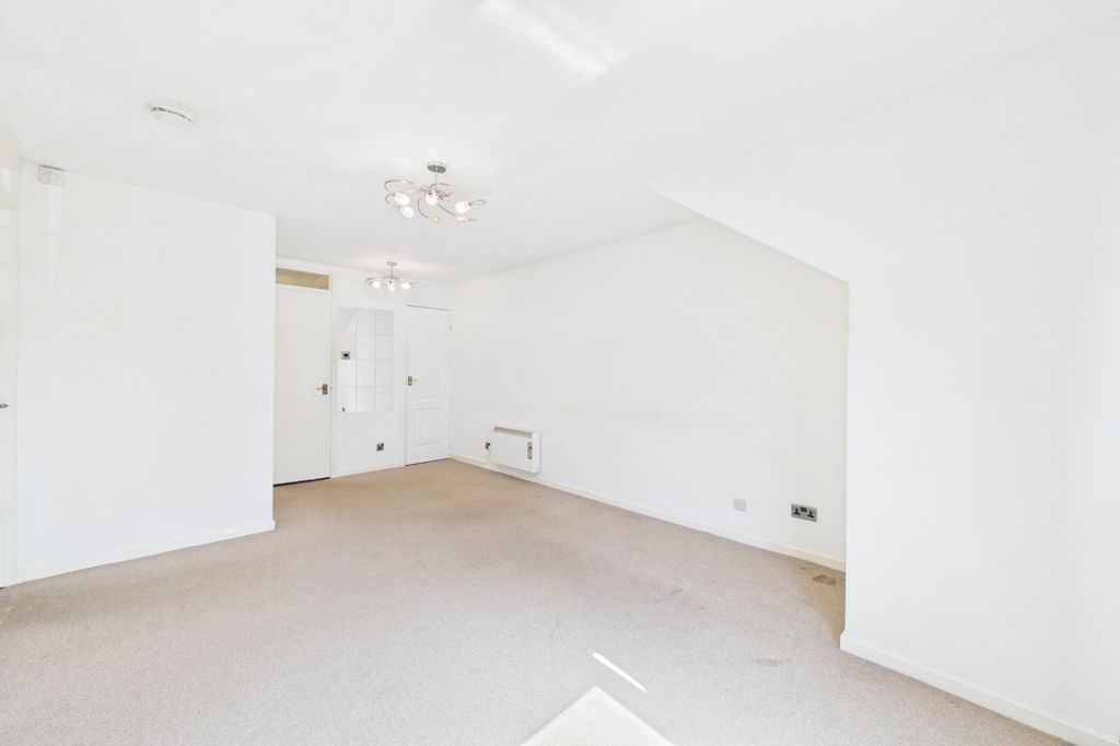 Property photo 1 of 9 Picture No. 11