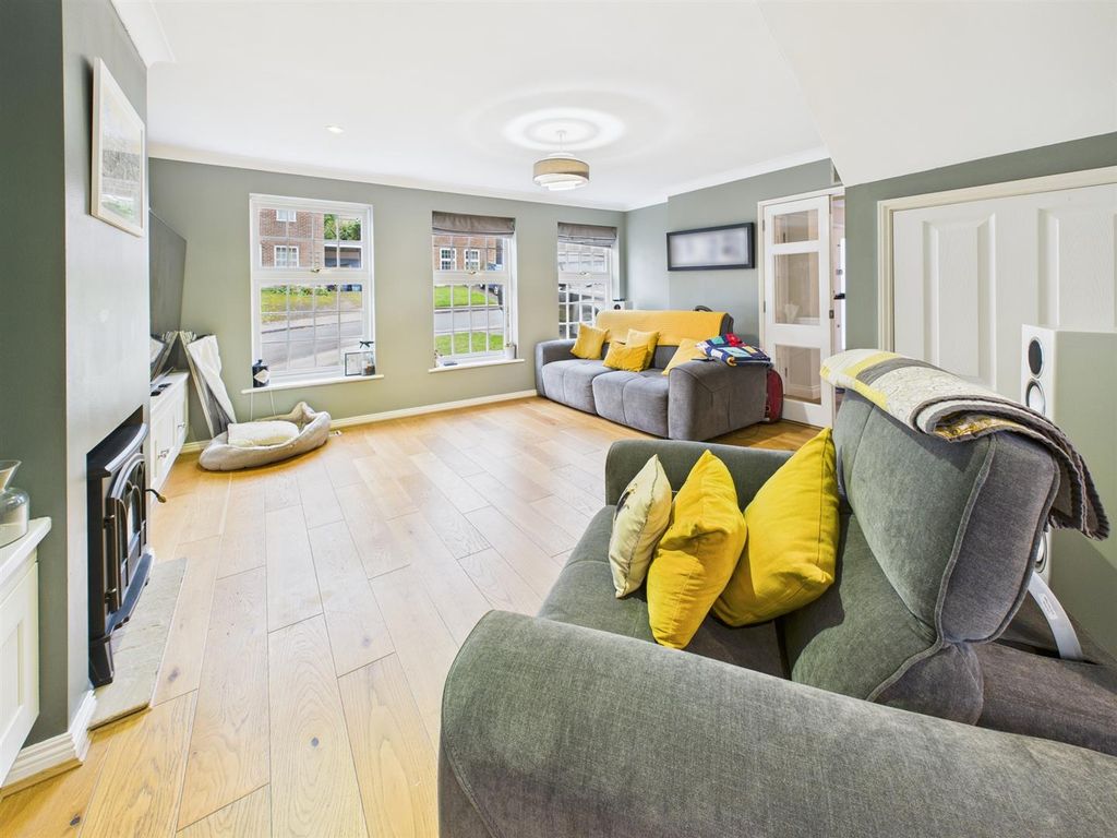 Property photo 3 of 23 Cam02885G0-Pr0491-Still003.Jpg